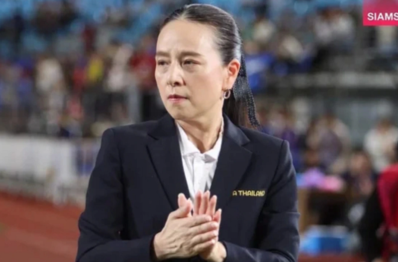 madam-pang-dong-vien-cau-thu-thai-lan-sau-that-bai-o-kings-cup-2025